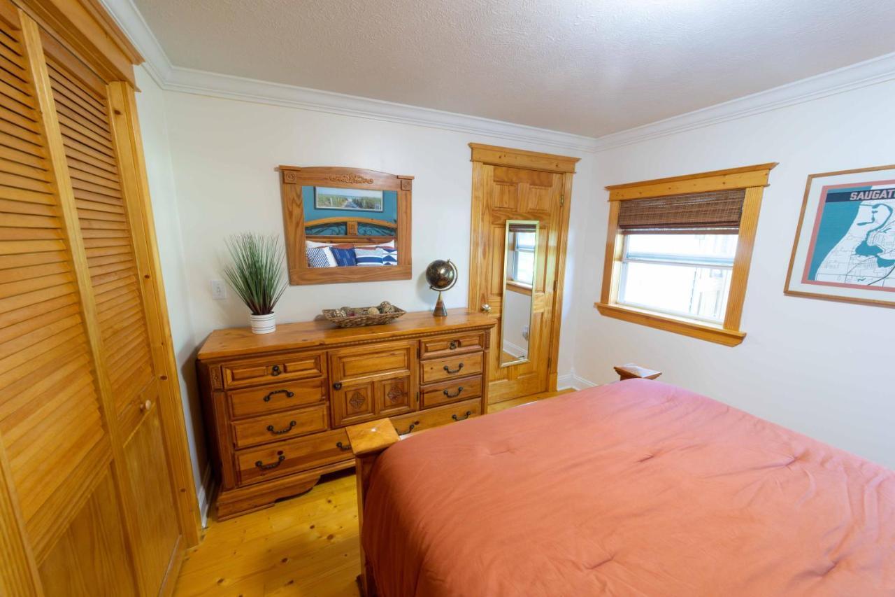 The Charming Glenn Cottage! Walk To Lake Michigan! Fennville Екстериор снимка