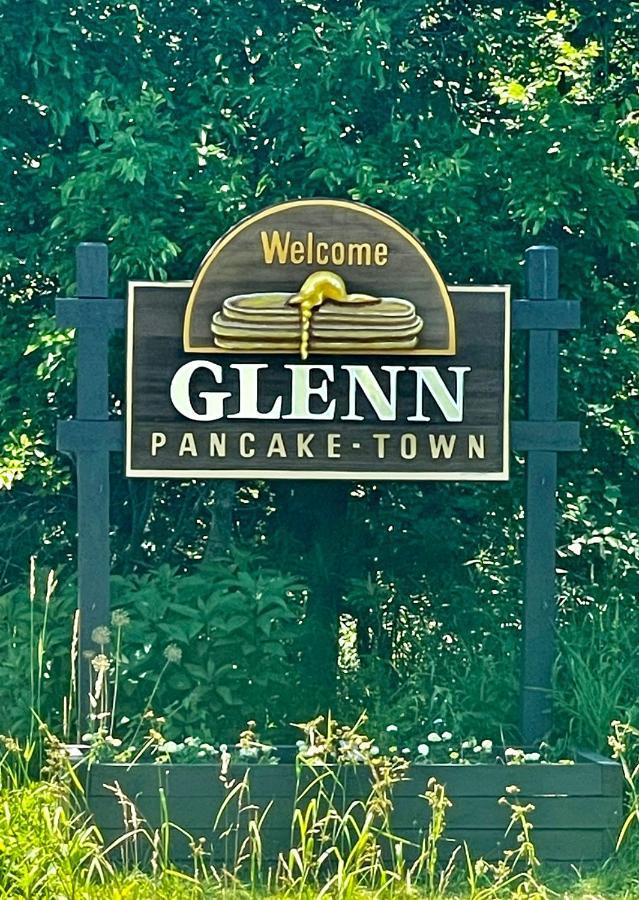 The Charming Glenn Cottage! Walk To Lake Michigan! Fennville Екстериор снимка